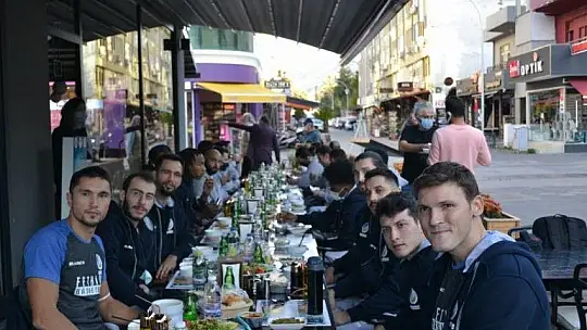 Lokman Hekim Fethiye Belediyespor'a moral yemeği