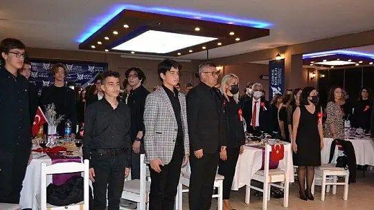 Girne Koleji Cumhuriyet balosunda bir araya geldi