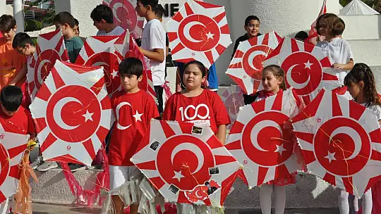 Fethiye'de 100.Yıla Özel 100 Uçurtma