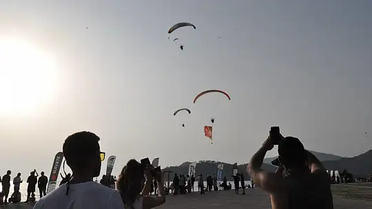 HAVA OYUNLARI FESTİVALİ RENKLİ GÖSTERİLERE EV SAHİPLİĞİ YAPIYOR