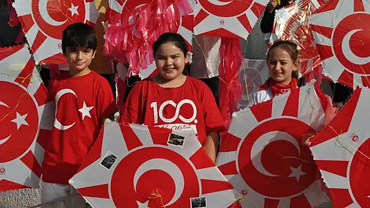 Fethiye'de 100.Yıla Özel 100 Uçurtma
