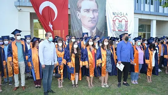 Fethiye İşletme Fakültesinde mezuniyet heyecanı