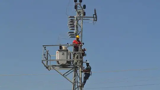 Cami Mahallesi Muhtarı Kavak, Mahallenin Elektrik Sorununu Çözdü