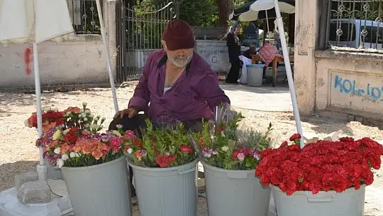 Arefe Günü mezar ziyaretleri unutulmadı
