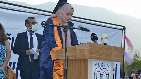 Fethiye İşletme Fakültesinde mezuniyet heyecanı