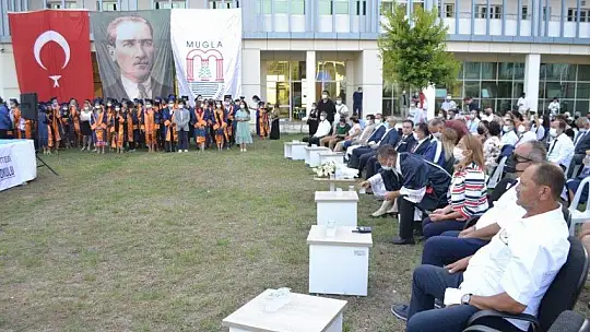 Fethiye İşletme Fakültesinde mezuniyet heyecanı