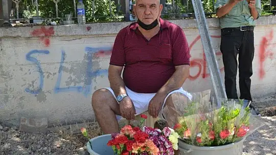 Arefe Günü mezar ziyaretleri unutulmadı