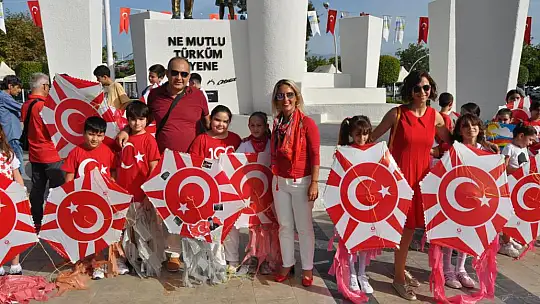 Fethiye'de 100.Yıla Özel 100 Uçurtma