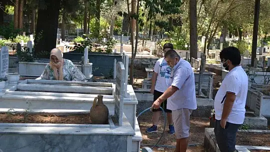 Arefe Günü mezar ziyaretleri unutulmadı