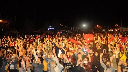 C'NB ve COVERMAN'den Cumhuriyet konseri