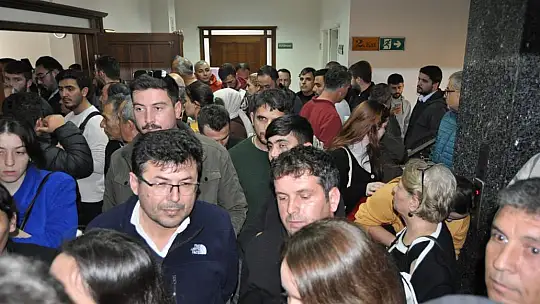 Villa kiralayanların katıldığı toplantıda izdiham yaşandı