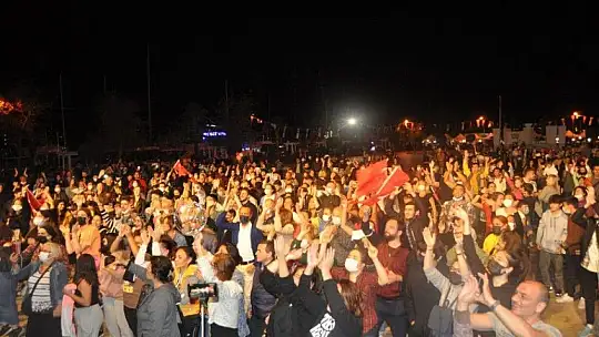 C'NB ve COVERMAN'den Cumhuriyet konseri