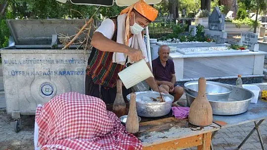 Arefe Günü mezar ziyaretleri unutulmadı