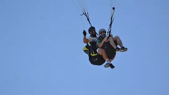 Ölüdeniz'de yerli ve yabancı turistlerden deniz keyfi