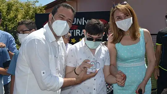 Özel öğrencilerin mezuniyet sevinci