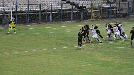 FETHİYESPOR EVİNDE KİMSEYİ AFFETMİYOR 3-1
