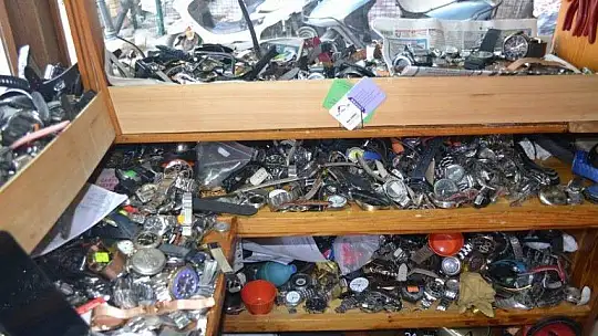 SAAT TAMİRCİLİĞİ KAYBOLMAYA YÜZ TUTTU