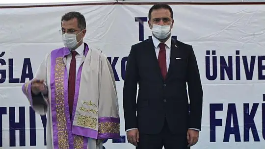 Fethiye İşletme Fakültesinde mezuniyet heyecanı