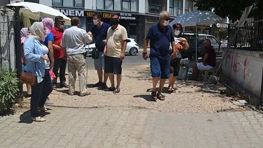 Arefe Günü mezar ziyaretleri unutulmadı