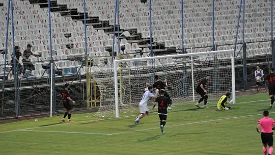 FETHİYESPOR EVİNDE KİMSEYİ AFFETMİYOR 3-1