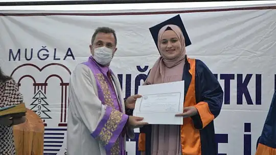 Fethiye İşletme Fakültesinde mezuniyet heyecanı