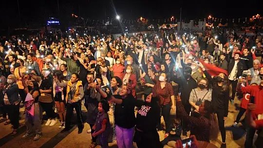 C'NB ve COVERMAN'den Cumhuriyet konseri