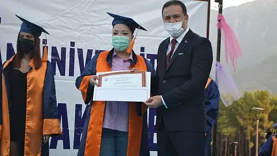 Fethiye İşletme Fakültesinde mezuniyet heyecanı