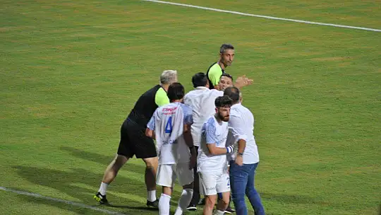 FETHİYESPOR EVİNDE KİMSEYİ AFFETMİYOR 3-1