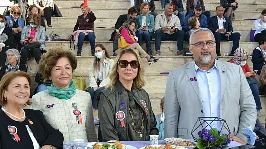 Türk kadınlar Birliği 50. Yılını kutladı