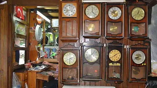 SAAT TAMİRCİLİĞİ KAYBOLMAYA YÜZ TUTTU