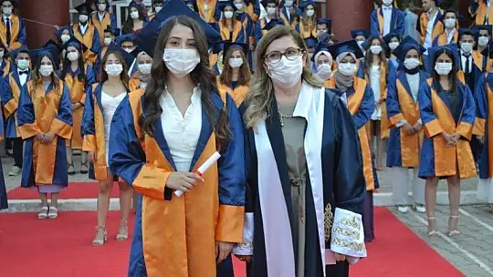 Fethiye Sağlık Bilimleri Fakültesi 2020-2021 Mezunlarını Verdi
