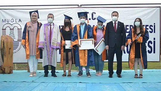 Fethiye İşletme Fakültesinde mezuniyet heyecanı