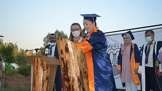 Fethiye İşletme Fakültesinde mezuniyet heyecanı