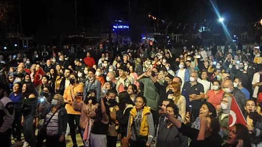 C'NB ve COVERMAN'den Cumhuriyet konseri