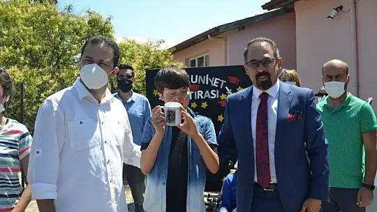 Özel öğrencilerin mezuniyet sevinci