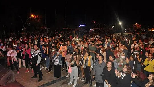 C'NB ve COVERMAN'den Cumhuriyet konseri