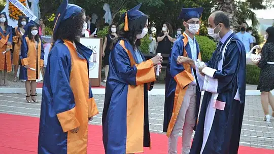 Fethiye Sağlık Bilimleri Fakültesi 2020-2021 Mezunlarını Verdi