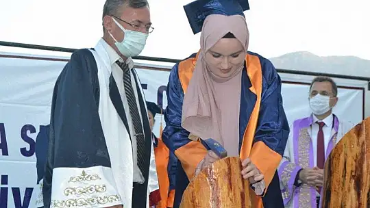 Fethiye İşletme Fakültesinde mezuniyet heyecanı