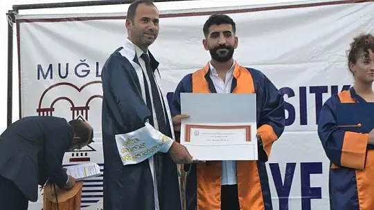 Fethiye İşletme Fakültesinde mezuniyet heyecanı