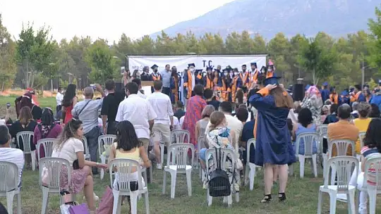 Fethiye İşletme Fakültesinde mezuniyet heyecanı