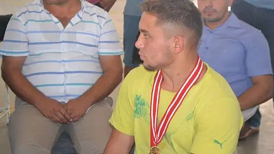 Şampiyon Güreşçi Fethiyeli Ozan Kıl'a karşılama töreni