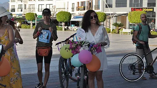 SÜSLÜ KADINLAR BİSİKLET TURUNDA KADINLAR, 10.YILDA DA PEDAL ÇEVİRDİ