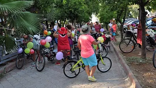 Fethiye'de 'Süslü Kadınlar Bisiklet Turu' gerçekleşti