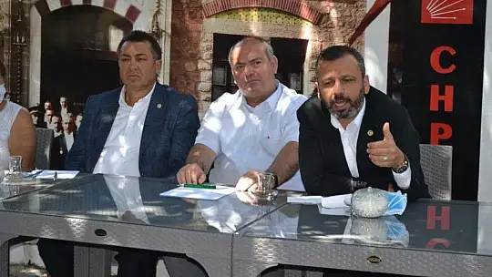 CHP'li vekiller, Fethiye ilçe binasında partililer ile buluştu