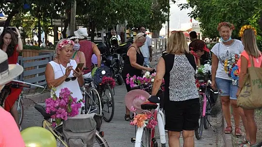 Fethiye'de 'Süslü Kadınlar Bisiklet Turu' gerçekleşti