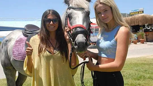 Ölüdeniz'de at turu 