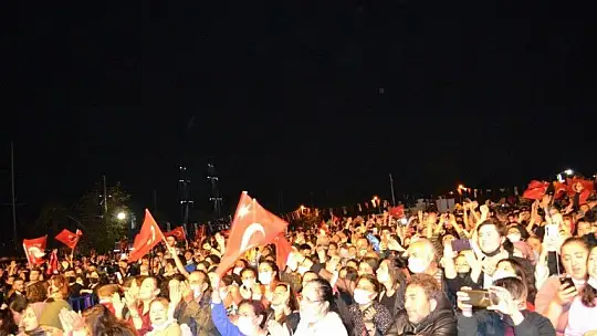 Fethiye'de Selda Bağcan rüzgarı esti