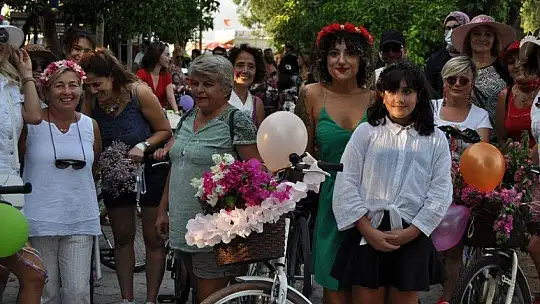 Fethiye'de 'Süslü Kadınlar Bisiklet Turu' gerçekleşti