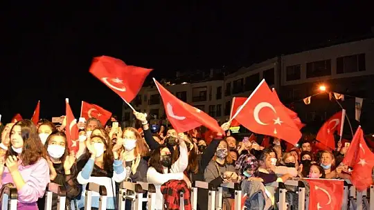 Fethiye'de Selda Bağcan rüzgarı esti