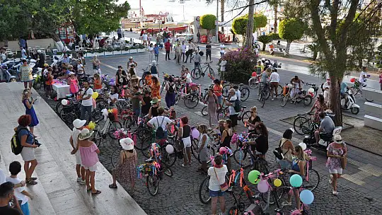 SÜSLÜ KADINLAR BİSİKLET TURUNDA KADINLAR, 10.YILDA DA PEDAL ÇEVİRDİ